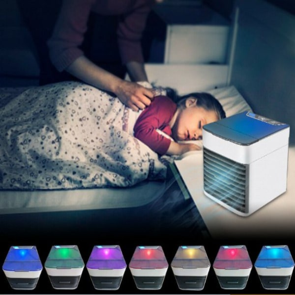 אדם שנרגע בחדר קריר, הודות למזגן המיני נייד שלהם.