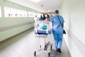 זכויות חולה סרטן בישראל – מדריך מקיף וחשוב לכל חולה ובני משפחתו